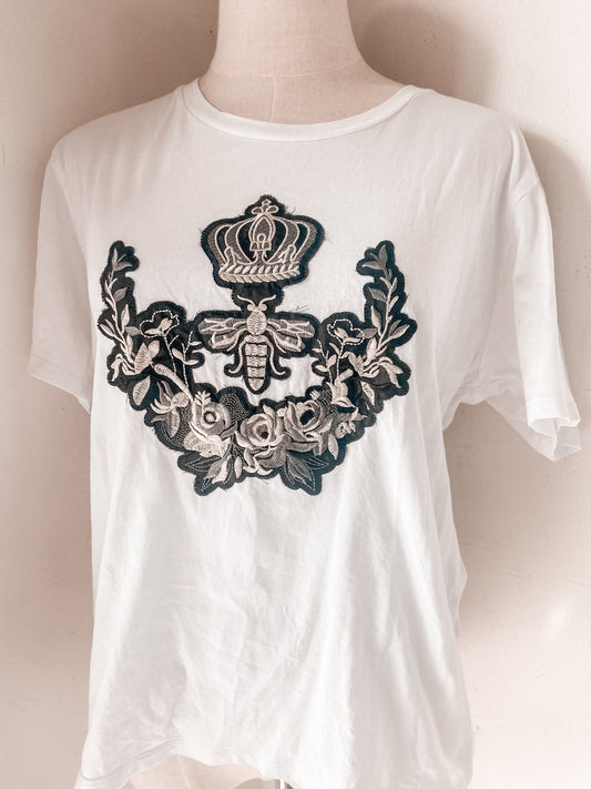 Story Embroidered Tshirt (L)