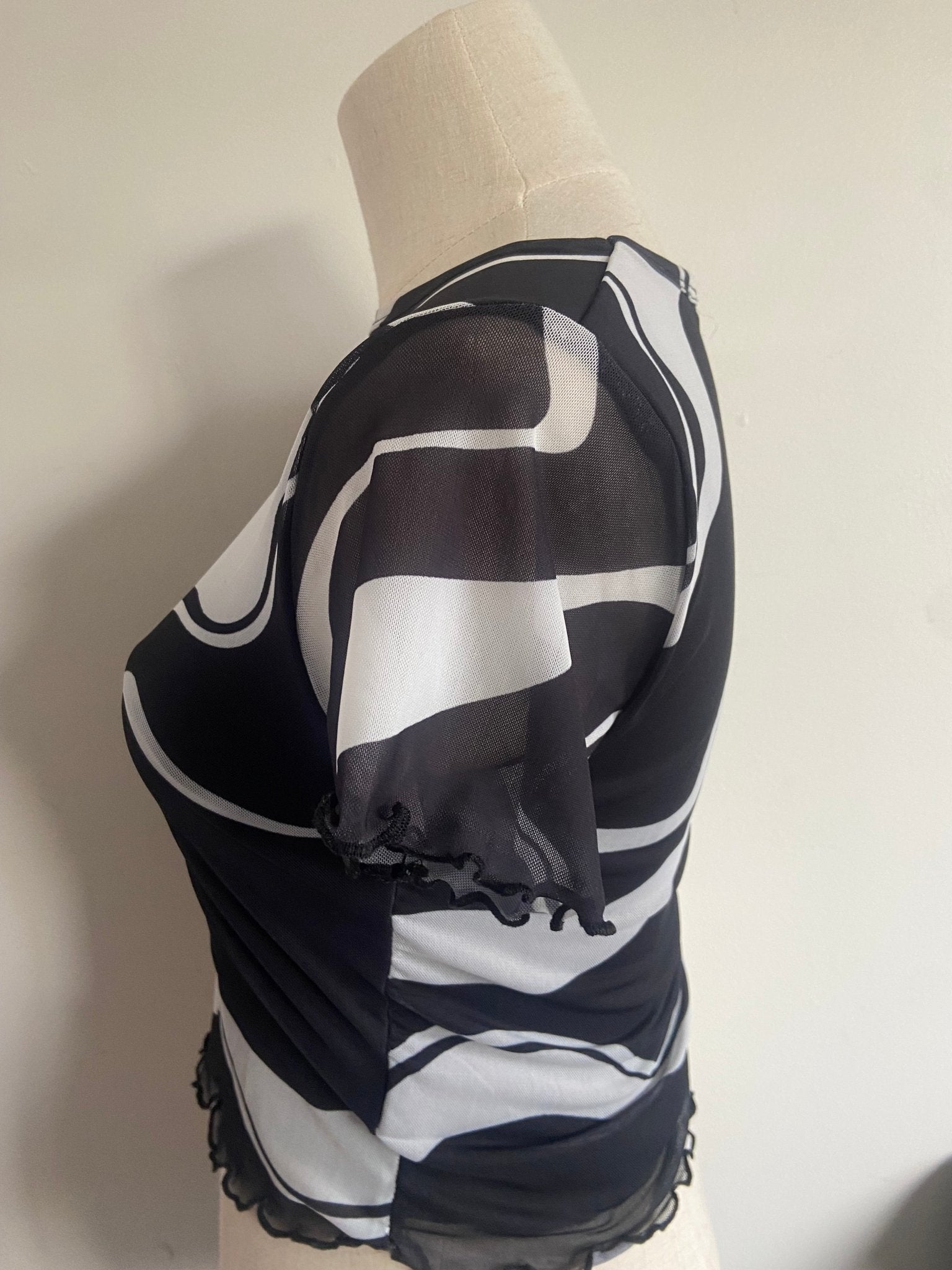 GLASSONS ABSTRACT TOP (S) - The Preloved Wardrobe
